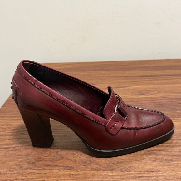 Tod’s Woman’s Burgundy Calfskin Leather Loafer with Block Heel. Size 6.5. - Picture 5 of 10